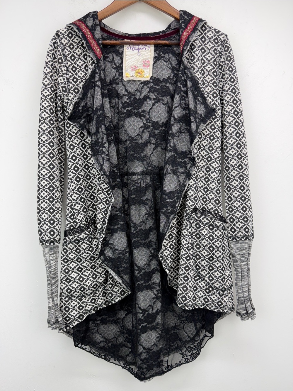 Scrapbook Originals size Medium Women’s Black White Geometric Hooded Cardigan